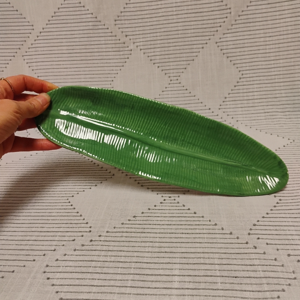 Dei Green Leaf-Shaped Decorative Tray - Picture 3 of 6